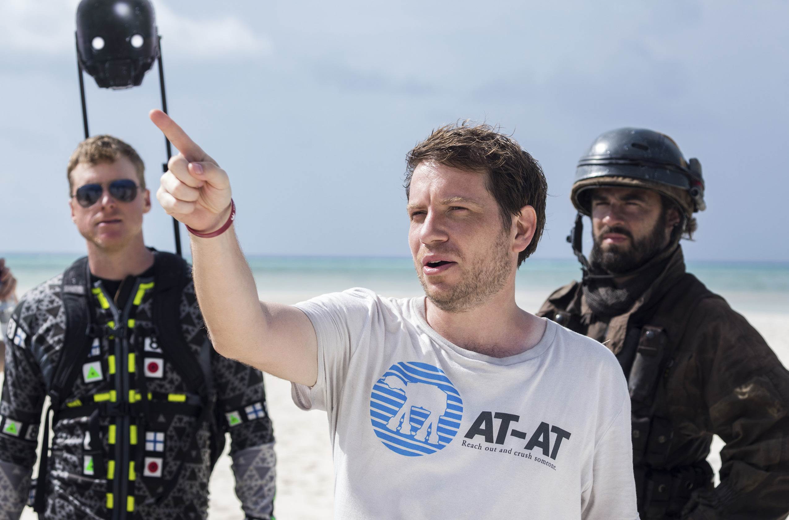 Rogue One: A Star Wars Story  Director Gareth Edwards (actor Alan Tudyk in b/g)  Ph: Jonathan Olley  ©2016 Lucasfilm Ltd. All Rights Reserved.  Rogue One: A Star Wars Story  Director Gareth Edwards (actor Alan Tudyk in b/g)  Ph: Jonathan Olley  ©2016 Lucasfilm Ltd. All Rights Reserved.
